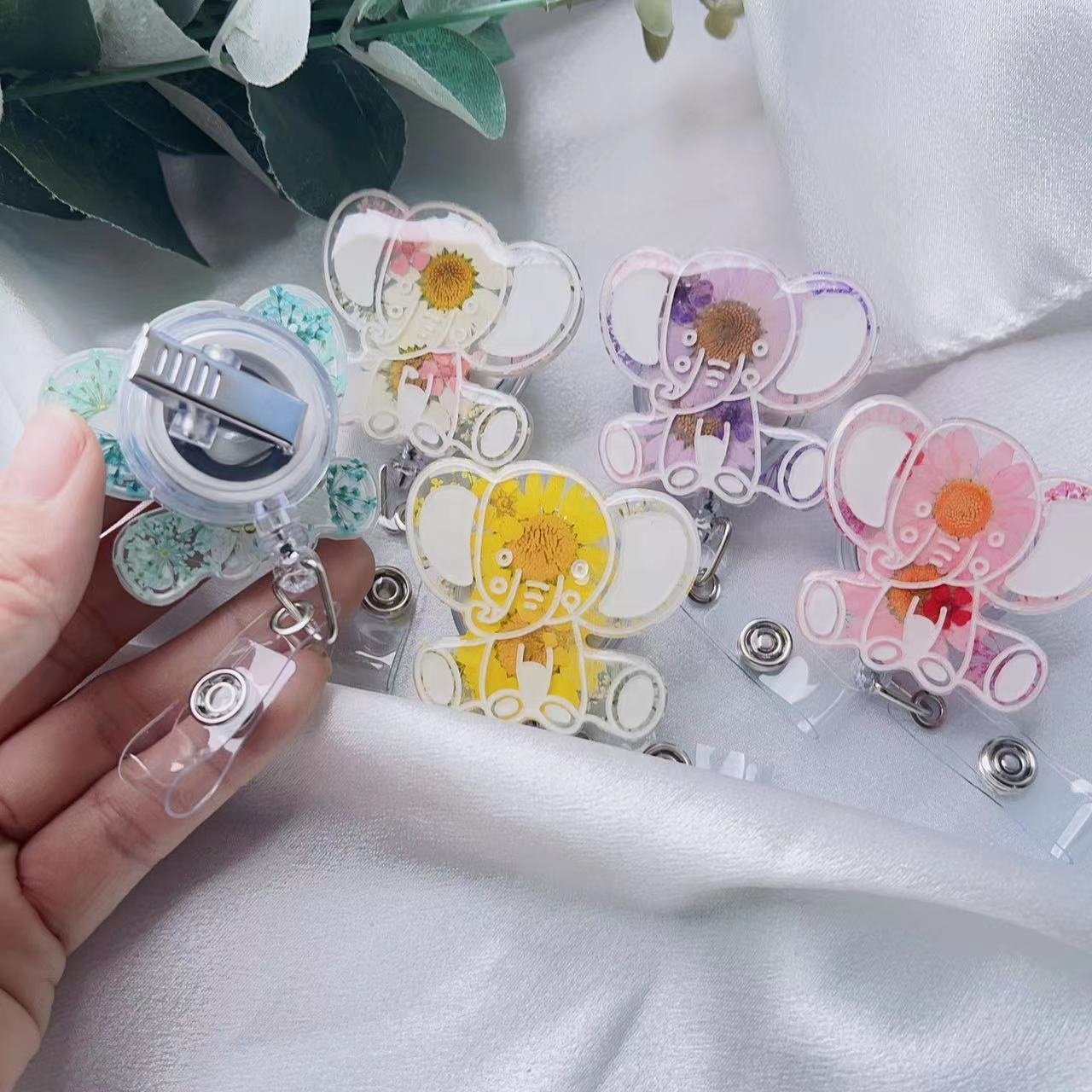 Customized Logo elephant floral Nursing nurse doctor work student Badge Reel Retractable ID Card Badge Holder Alligator Clip