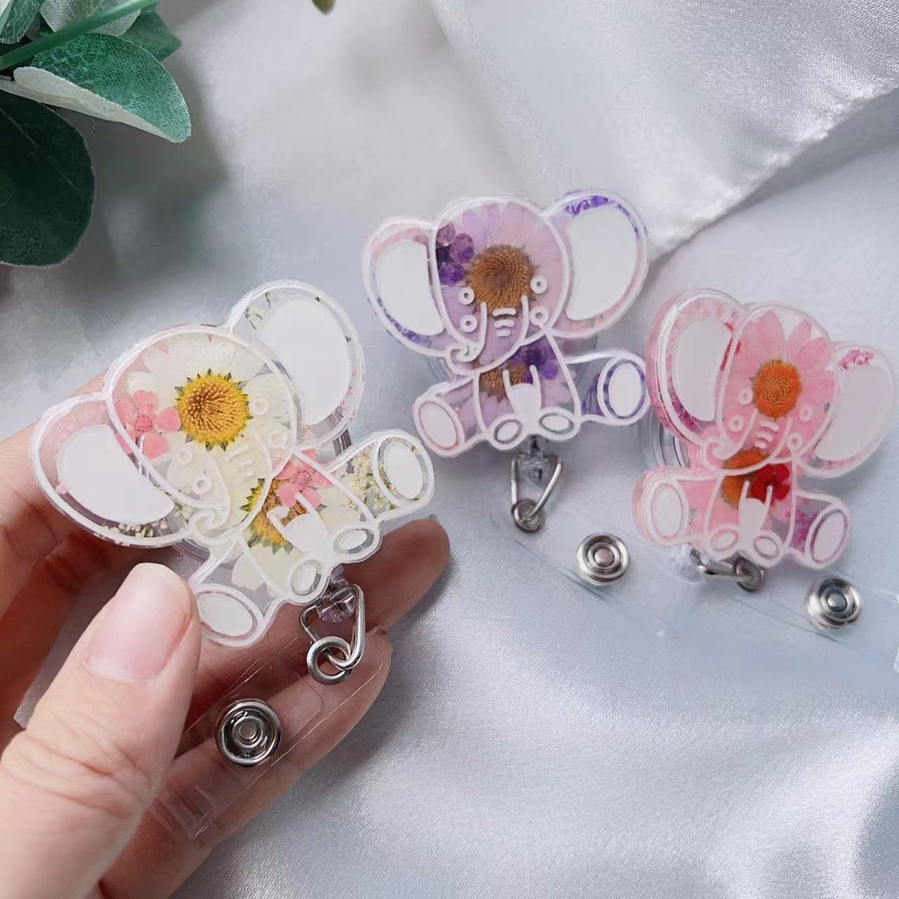 Customized Logo elephant floral Nursing nurse doctor work student Badge Reel Retractable ID Card Badge Holder Alligator Clip