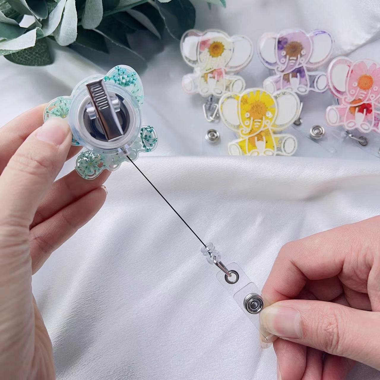 Customized Logo elephant floral Nursing nurse doctor work student Badge Reel Retractable ID Card Badge Holder Alligator Clip