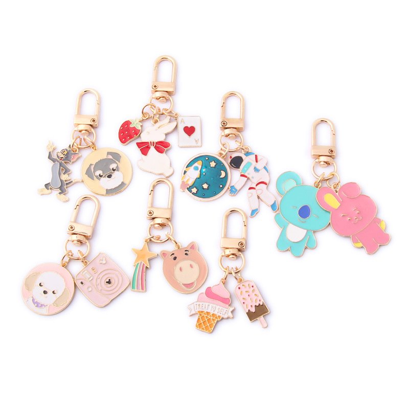 Luxury Funky Women Girls Key Holder Homemade Kirsite Steel Metal Enamel Anime Keychain Set Metal Badge Key Chains