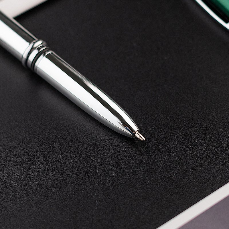 Wholesale 3 in 1 multifunctional touch screen ballpoint pen LED light printable logo metal light pen