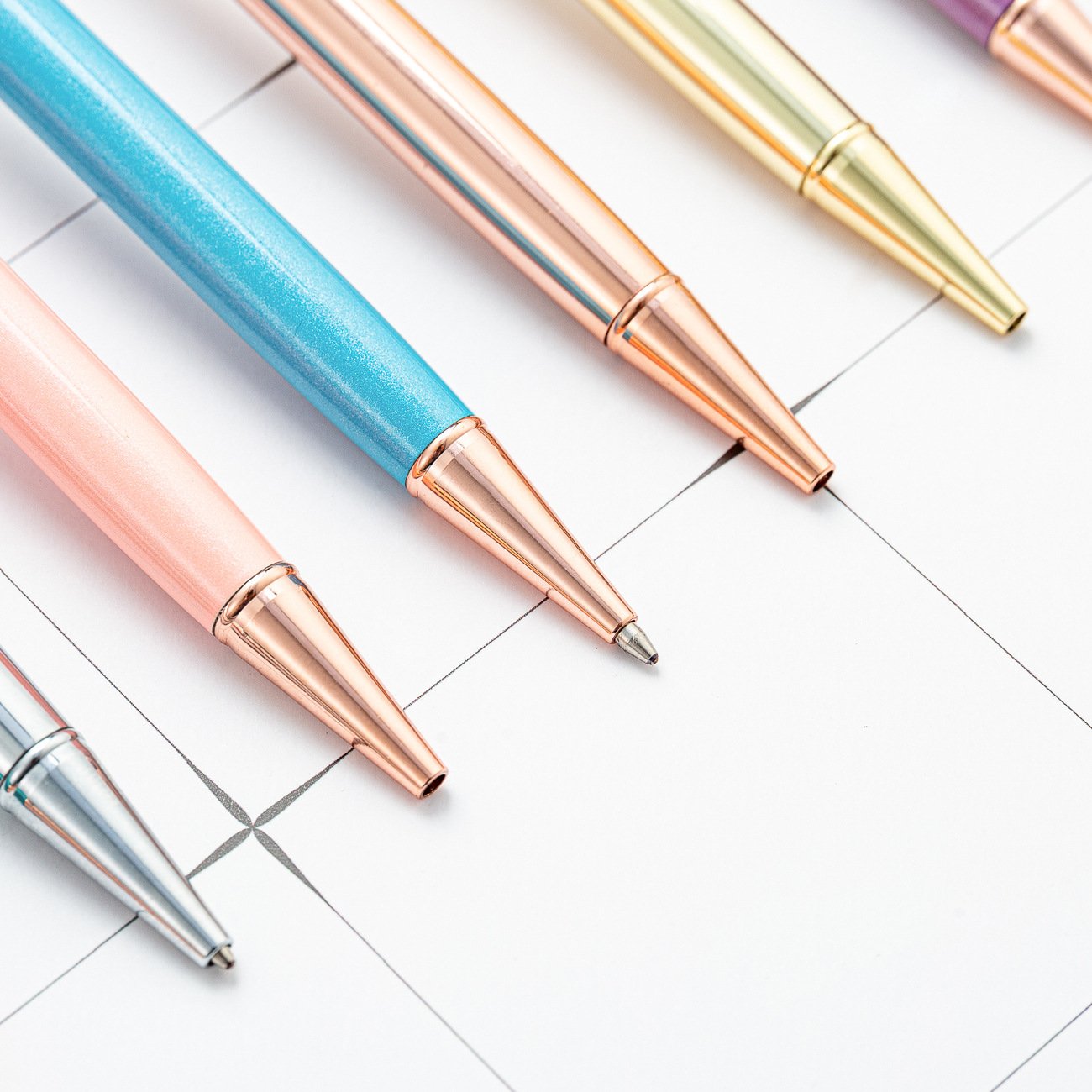 Wholesale Creative Crystal Diamond Ballpoint Pen Novelty Business Metal Body Custom Logo Metal Material Customizable