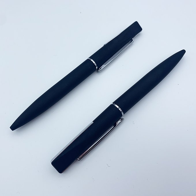 Promotion luxury Business gift Black rubber coated metal ball pen set with custom logo Office supplies metal ball pen with box