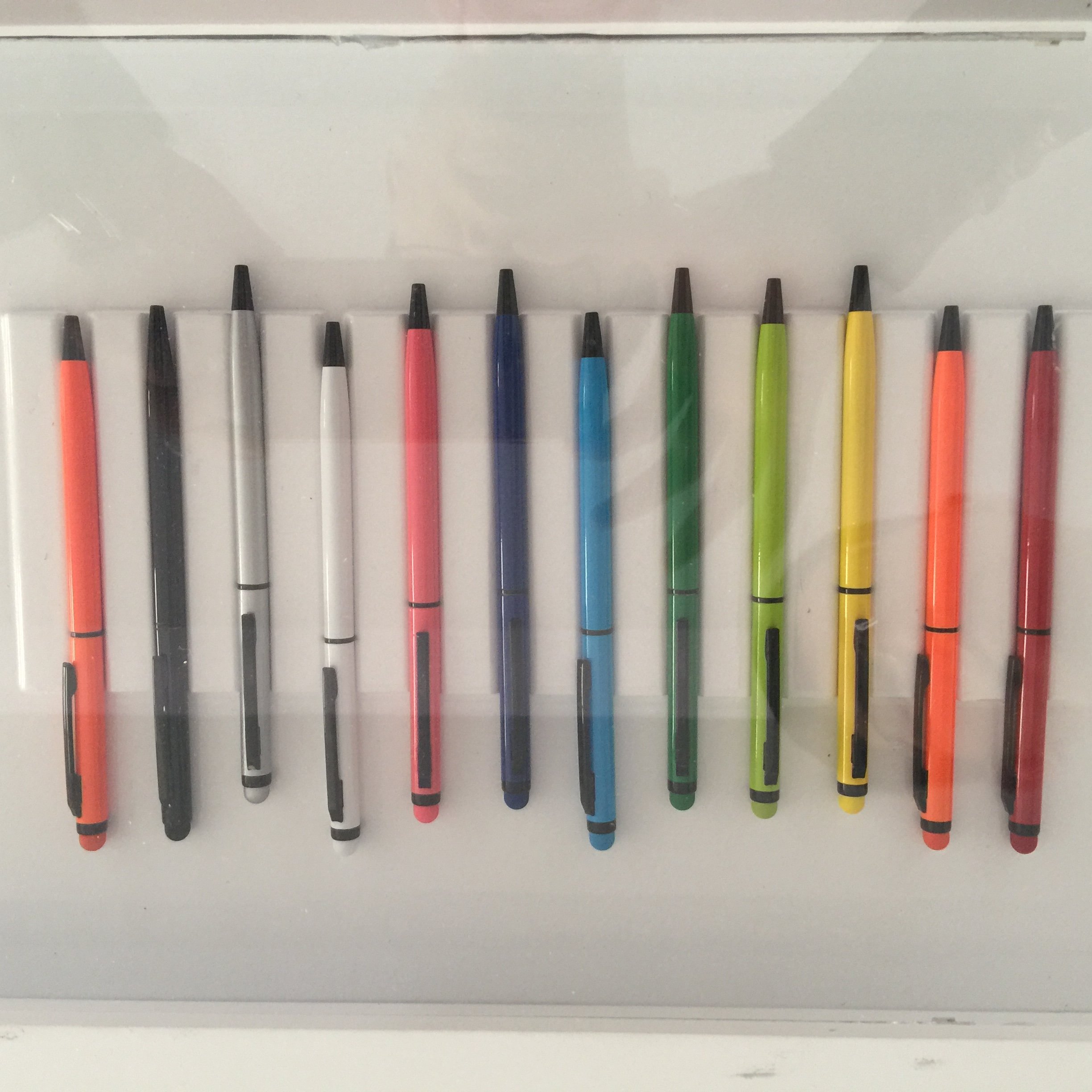 2022 Gift Promotional Ball Pen Customized Logo Black White Slim Metal Body Twist Ballpoint Pen
