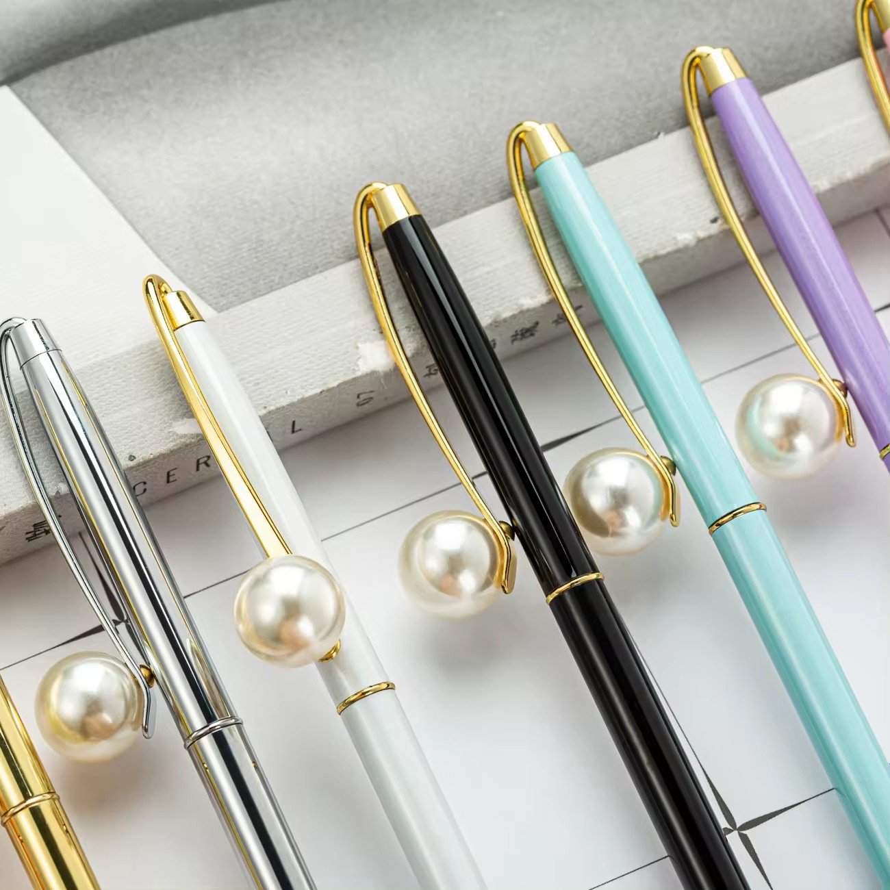 Creative Colorful Pearl Crystal Ballpoint Novelty Design Metal Pen for Promotional Gifts and Office Supplies with Custom Logo