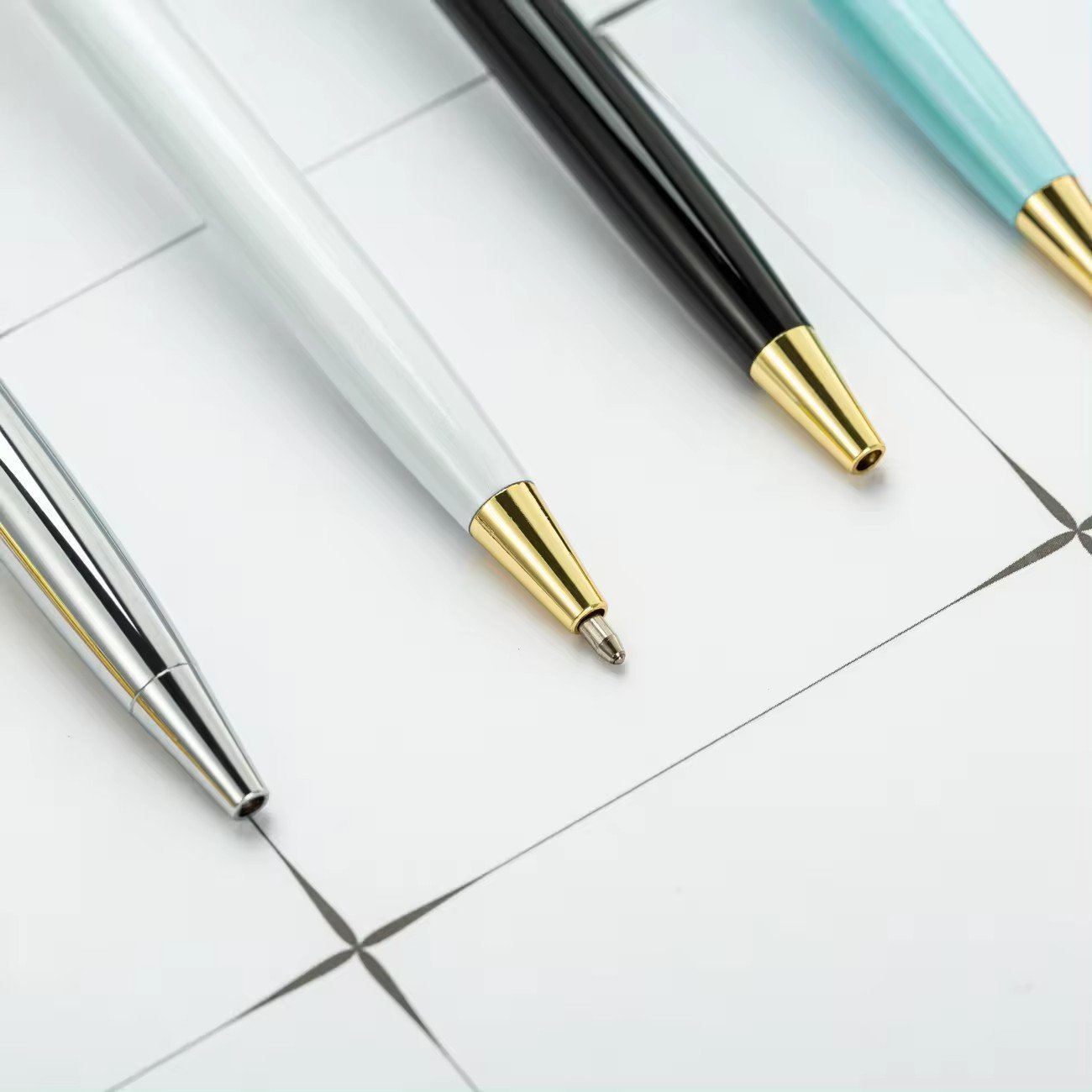 Creative Colorful Pearl Crystal Ballpoint Novelty Design Metal Pen for Promotional Gifts and Office Supplies with Custom Logo