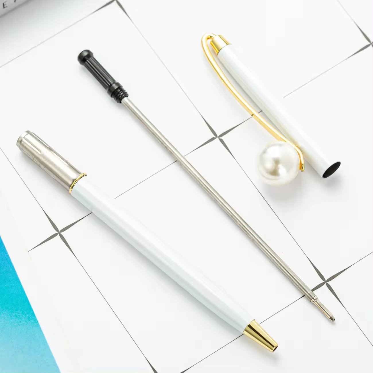 Creative Colorful Pearl Crystal Ballpoint Novelty Design Metal Pen for Promotional Gifts and Office Supplies with Custom Logo