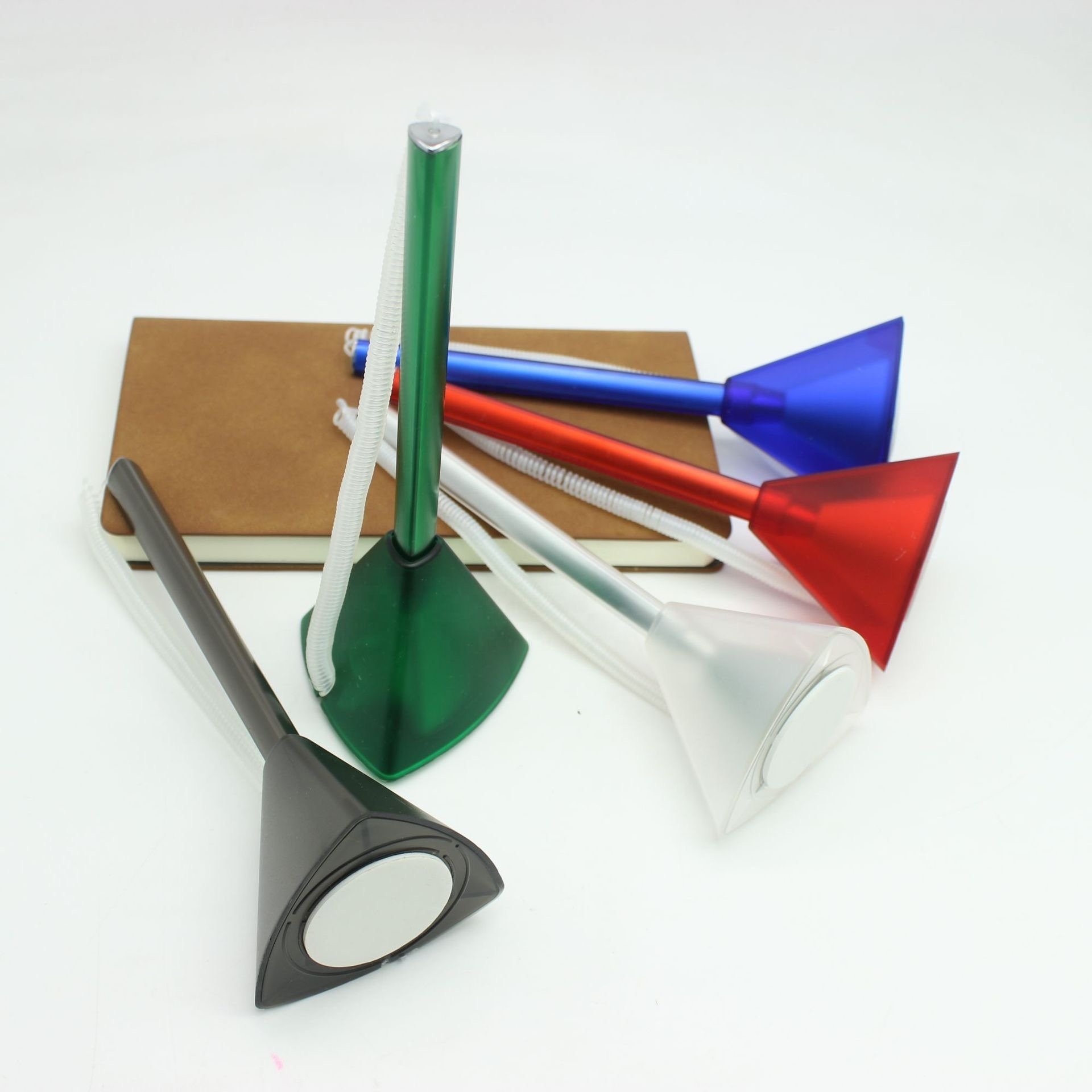 Promotional Plastic Bank Stand Signature Advertising Table Desk Ballpoint Pen with Triangle-shape Base