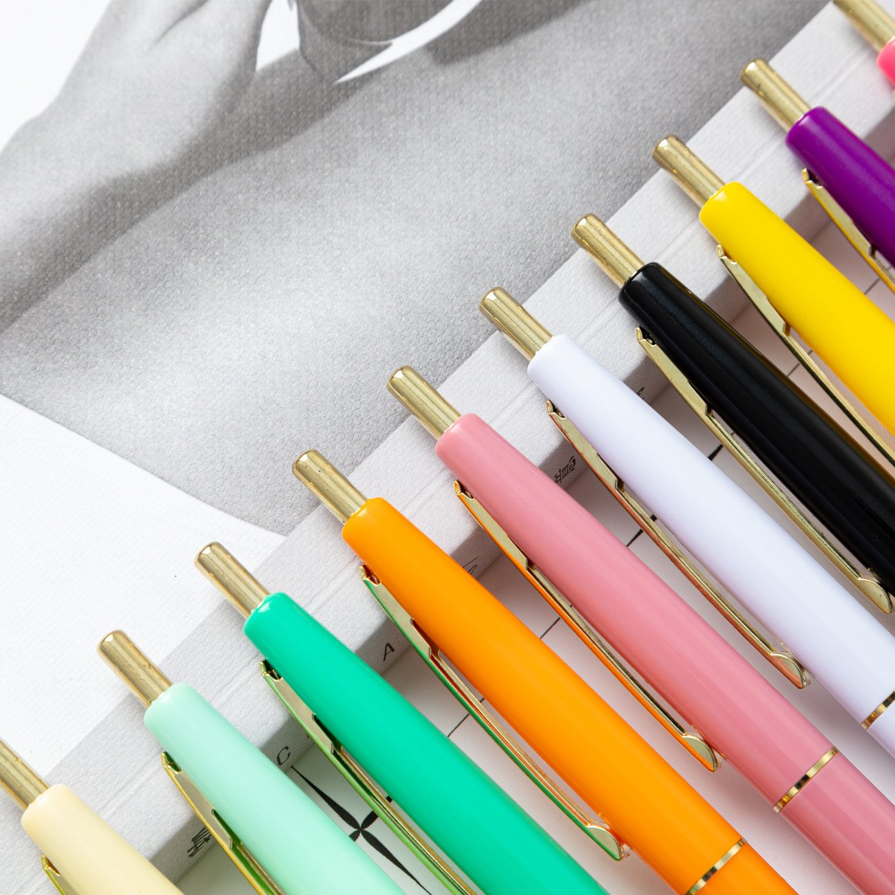 High Quality Plastic Ballpoint Pen Customized Logo Available Advertising Ballpoint Pen World Share