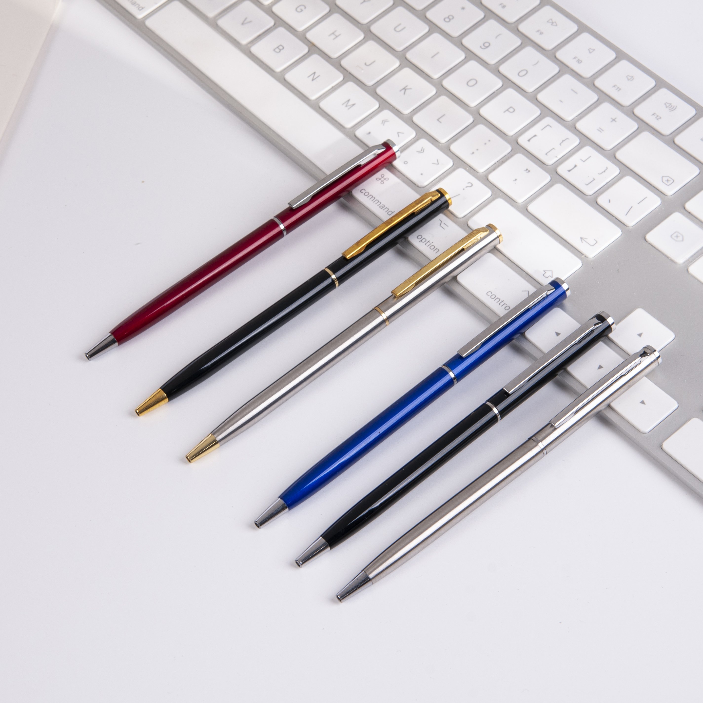 Personalized Metal Ballpoint Pen Custom Logo Business Promotion Office Pens with Plastic Body School Supplies and Gifts