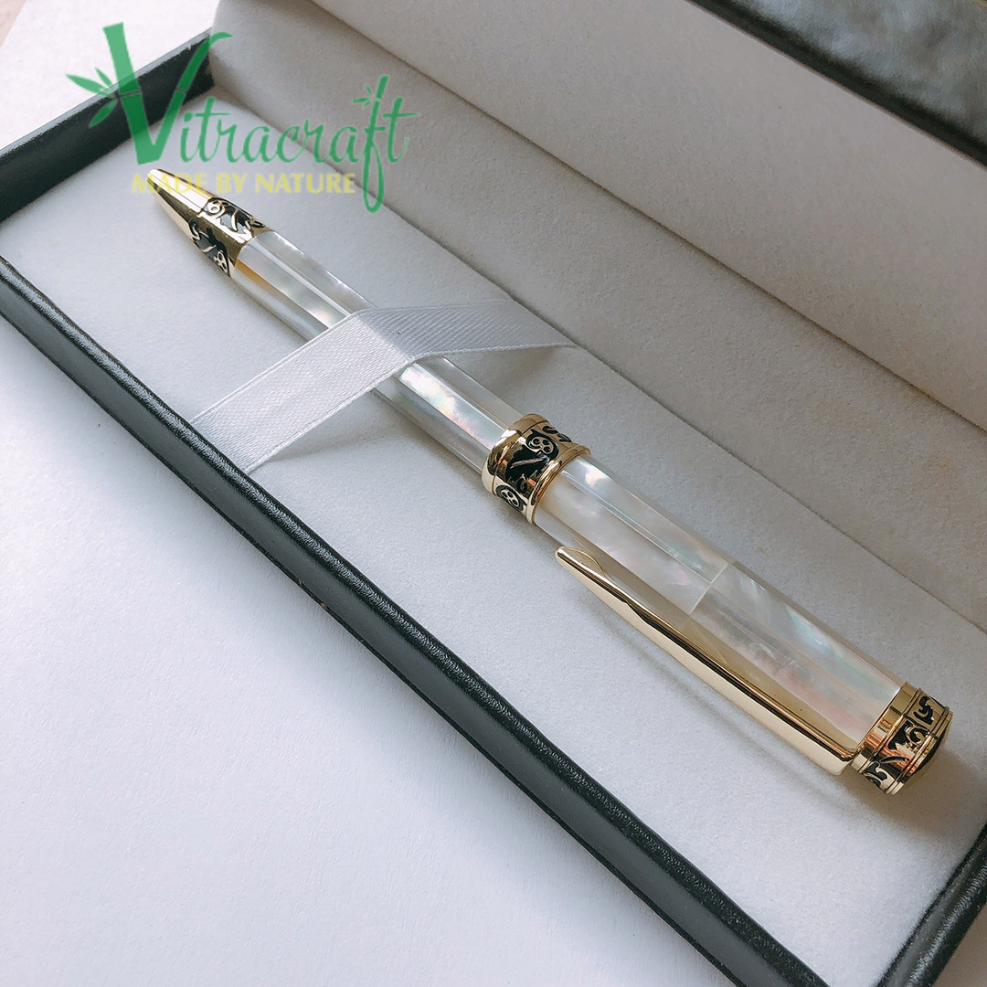 100% Handmade Product. Ballpoint Pen, Premium Sign Pen. Under the hands of skilled craftsmen, perfect products are delivered. Handmade Vietnam