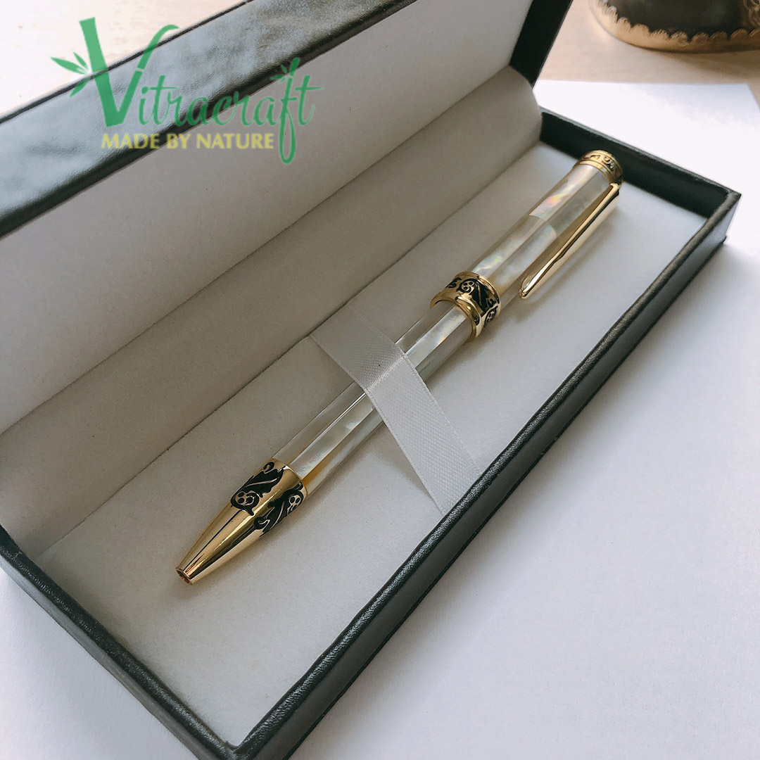 100% Handmade Product. Ballpoint Pen, Premium Sign Pen. Under the hands of skilled craftsmen, perfect products are delivered. Handmade Vietnam