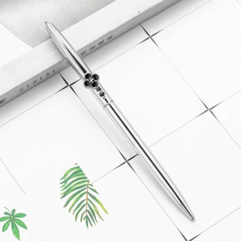 Wholesale Kawaii with flower pendant 1.0mm custom personalized logo metal ballpoint pens