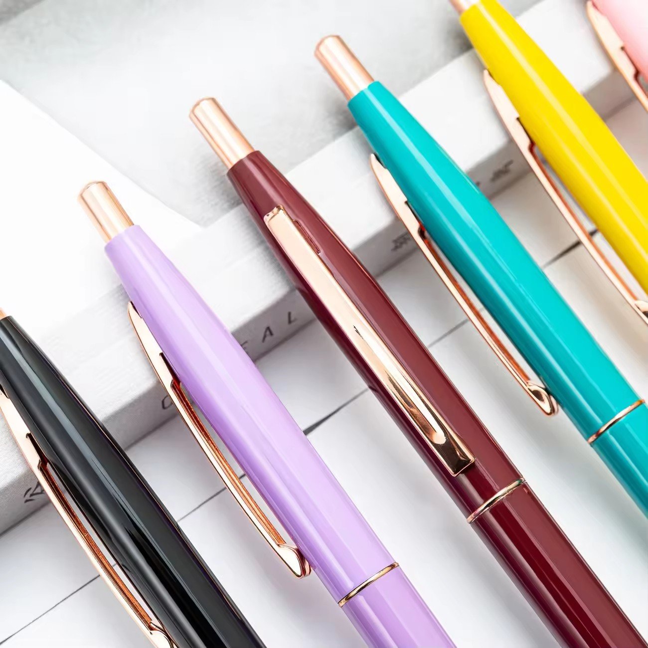 Hot Sale Custom Logo Promotional Gift Pen Colorful Novelty Metal Ballpoint Pen School Office Supplies Business Advertising Pen