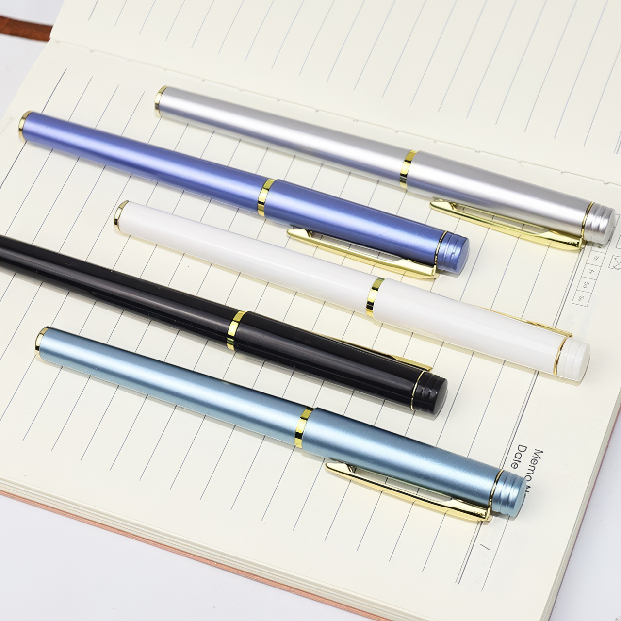 Hot Sale Luxury Custom Logo Gel Pen with 0.5mm Black Ink and White Popular Plastic Office Christmas Gift with Metal Texture