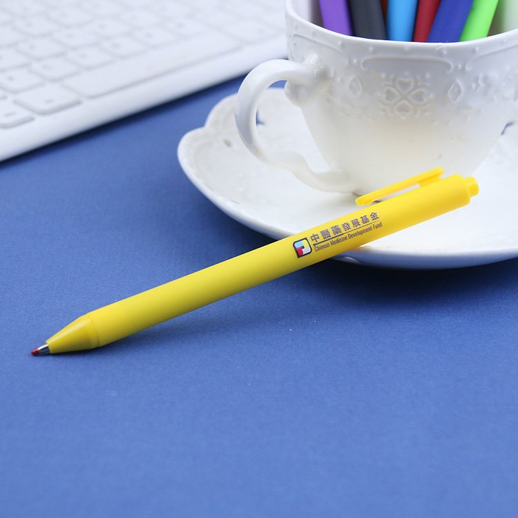 Bulk stationery deal: cheap multicolored ballpoint pens with OEM retractable feature and custom logo