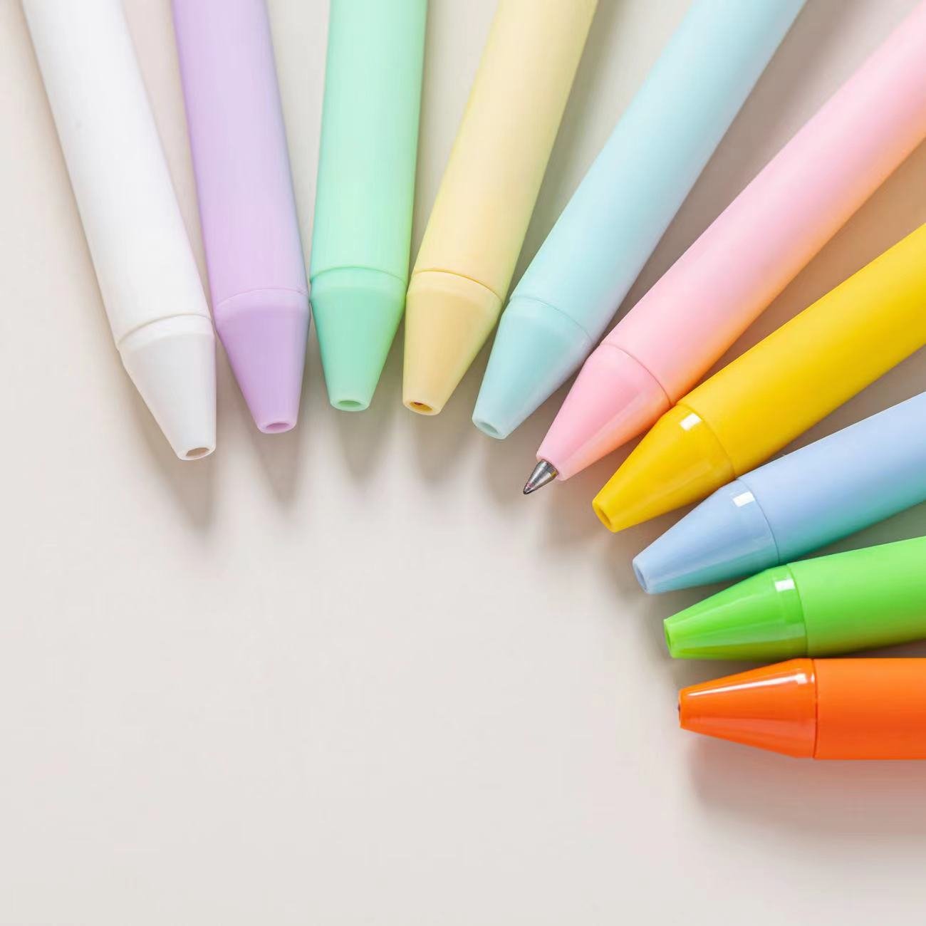Hot sale korean Style Cheap Macaron color simple gift plastic ball pen pink hotel ballpoint pen