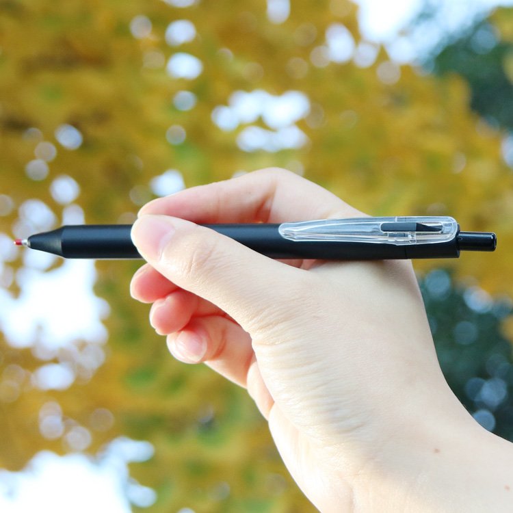 High Quality Low Price Promotional Plastic Ballpoint Pens 1mm Fine Black Ink Writing Pens With Custom Logo