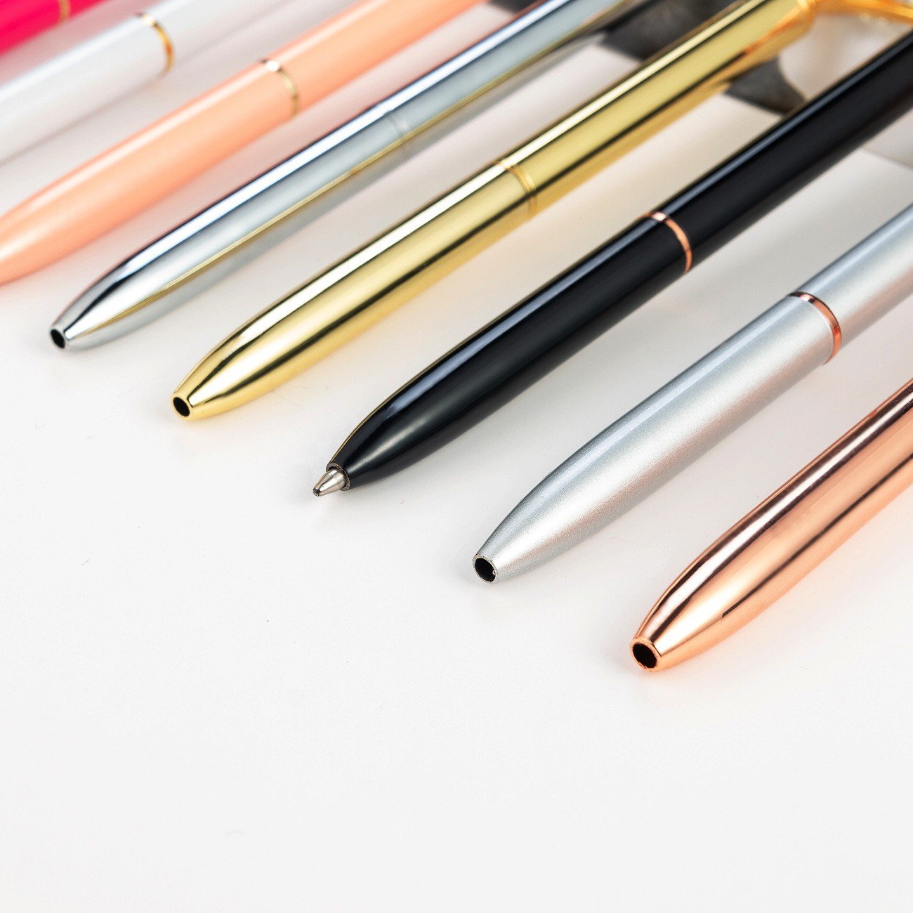 Wholesale Customized Color Diamond Pens Fun Fancy Crystal Diamond Top Ballpoint Pen