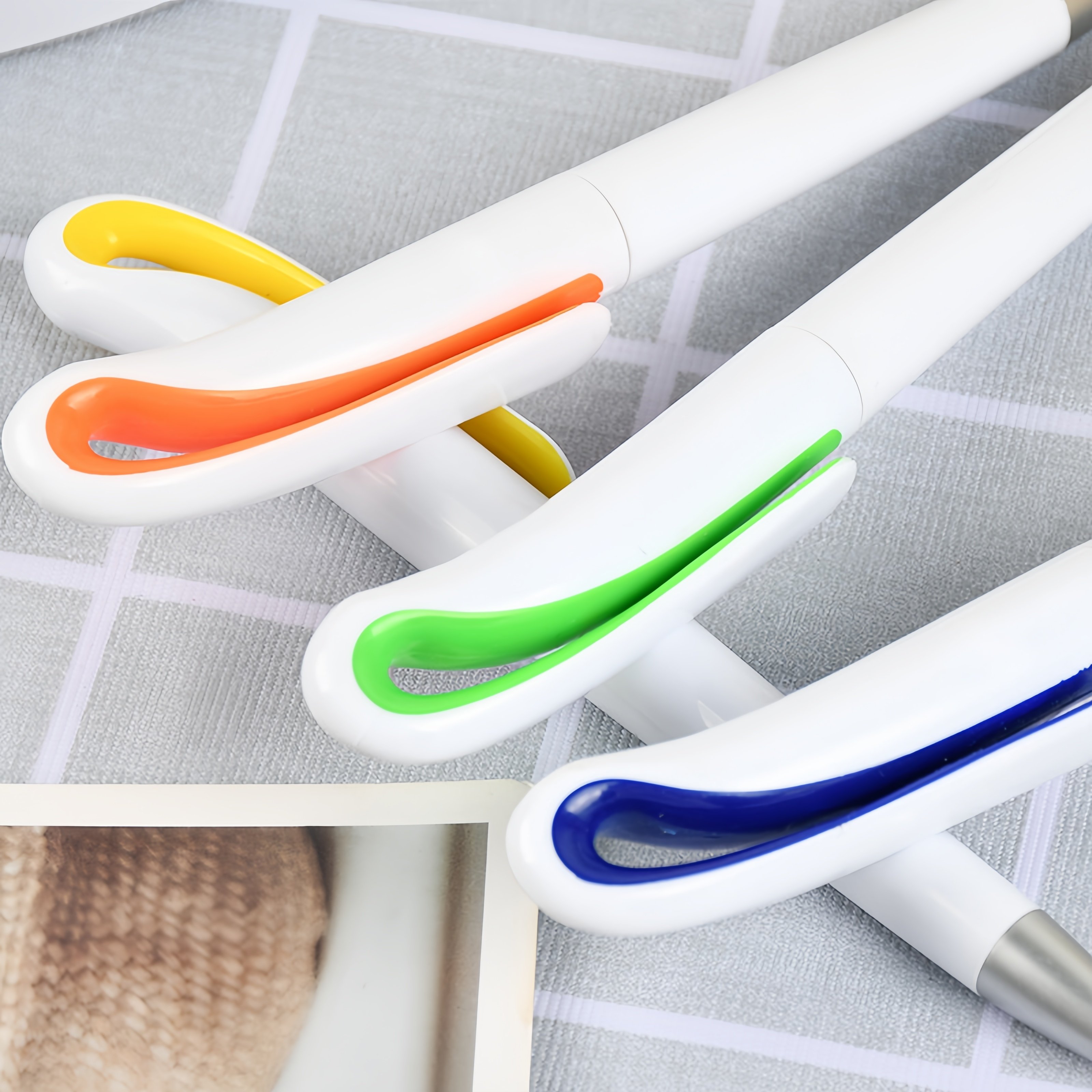 Wholesale Custom Novelty Plastic Ballpoint Pens Promotional Business Yellow Orange Body 1.0mm Writing Width Custom Logo Gifts