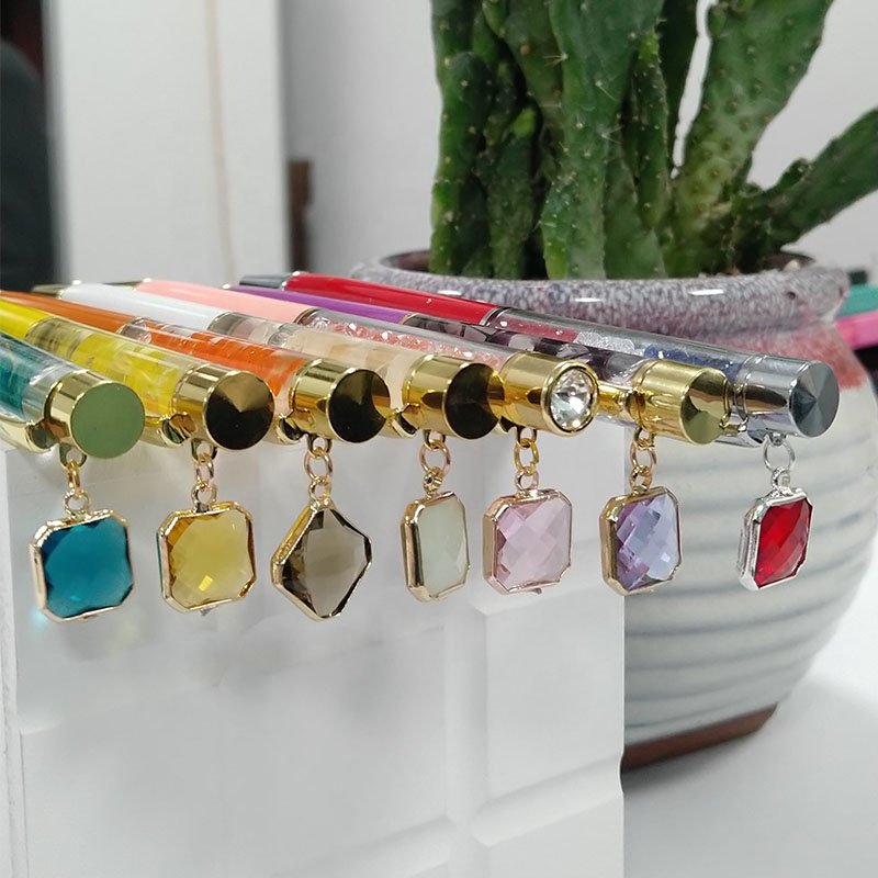 Crystal Ball Pen with Charms New Style 2018 Wholesale Promotional Big Diamond Crystal Ball Pen with Logo Jewelled Luxury Pen