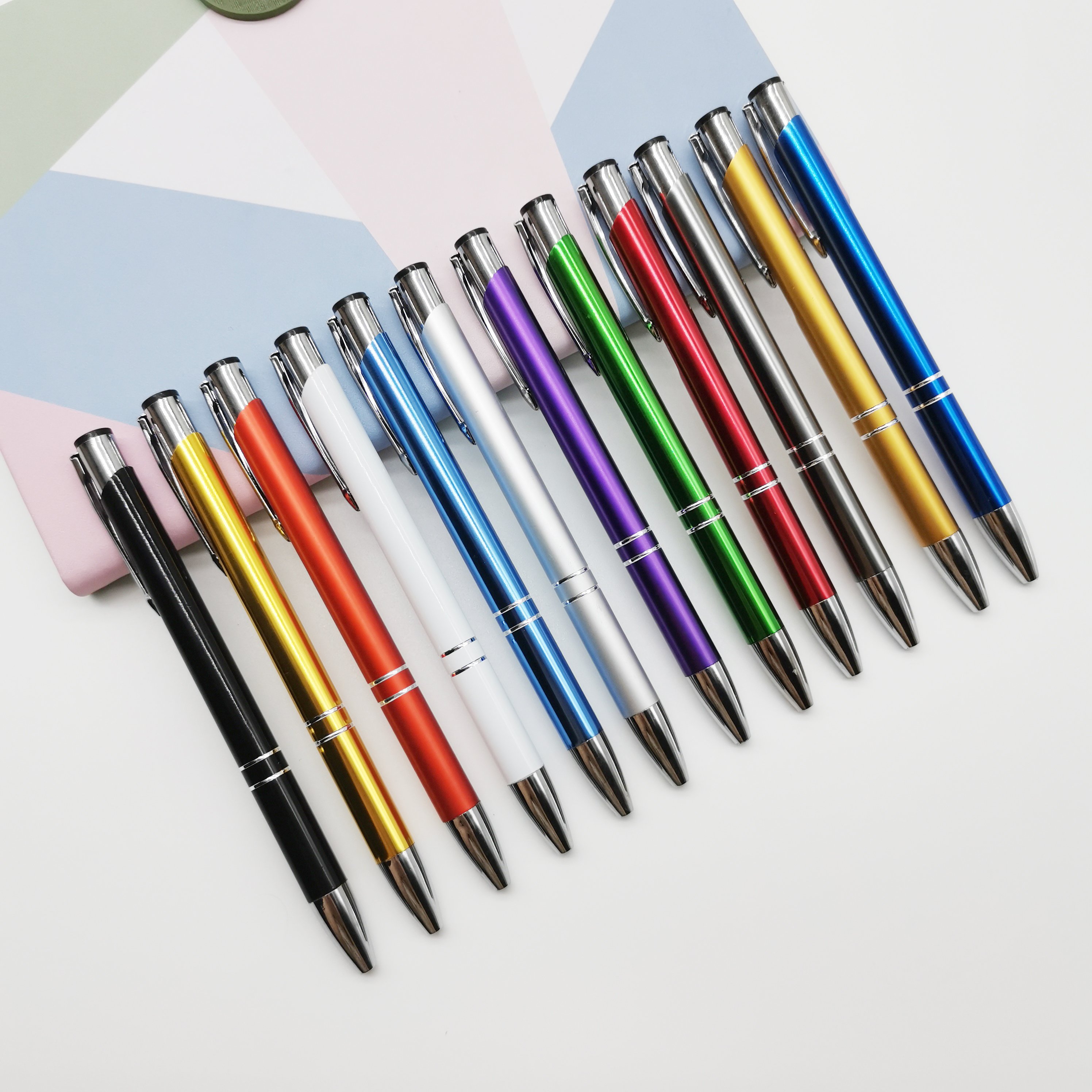 Promotional Stationery Logo Custom Colorful Ballpoint Pen Wholesale Black Green Gift Plastic Pen For Hotel