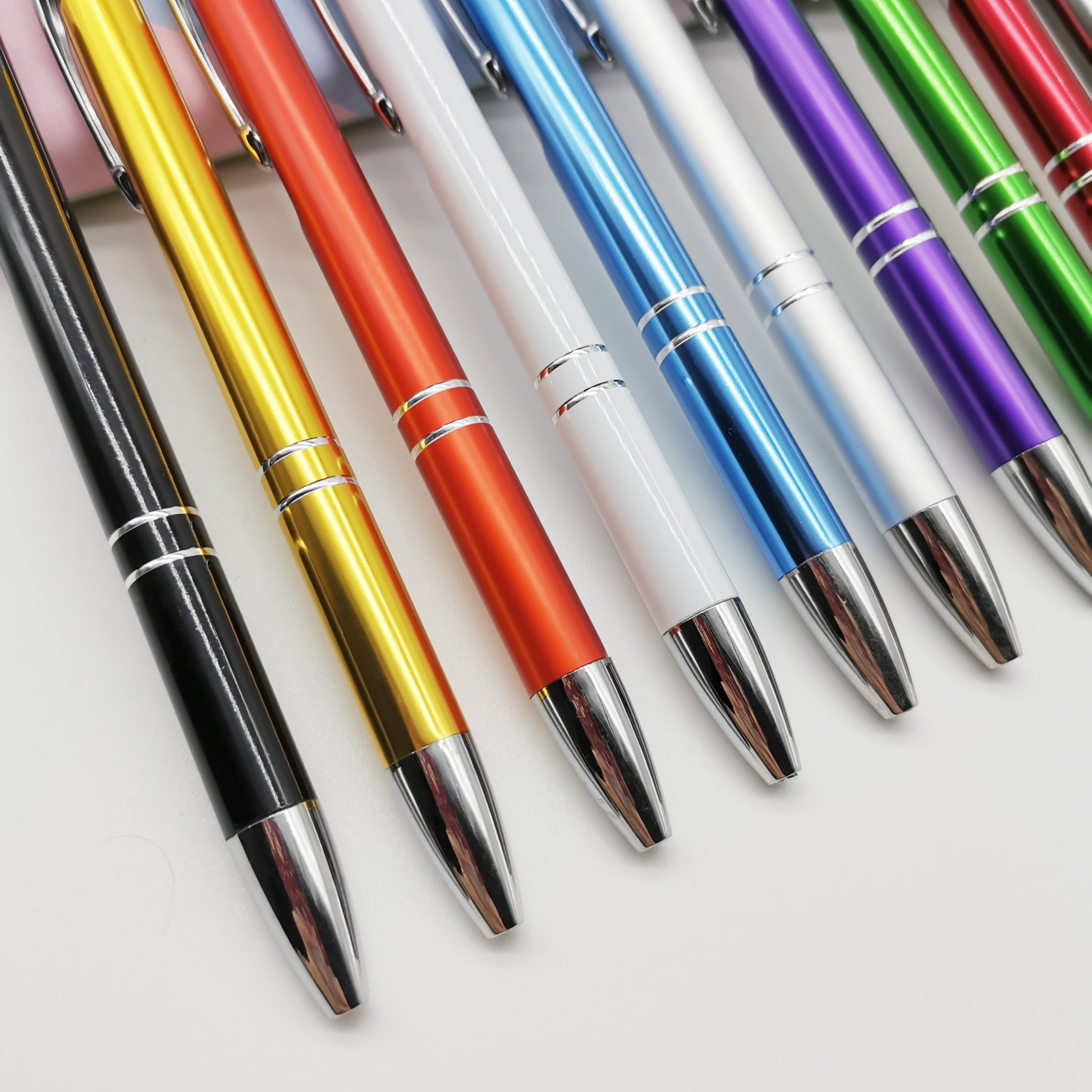 Promotional Stationery Logo Custom Colorful Ballpoint Pen Wholesale Black Green Gift Plastic Pen For Hotel
