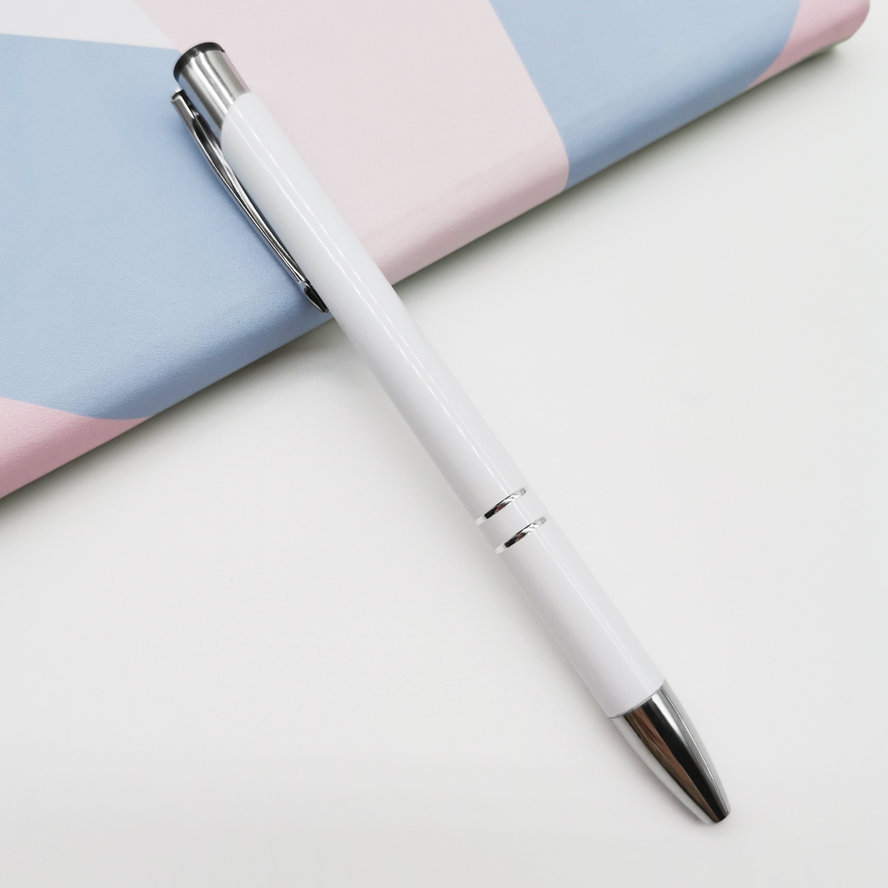 Promotional Stationery Logo Custom Colorful Ballpoint Pen Wholesale Black Green Gift Plastic Pen For Hotel