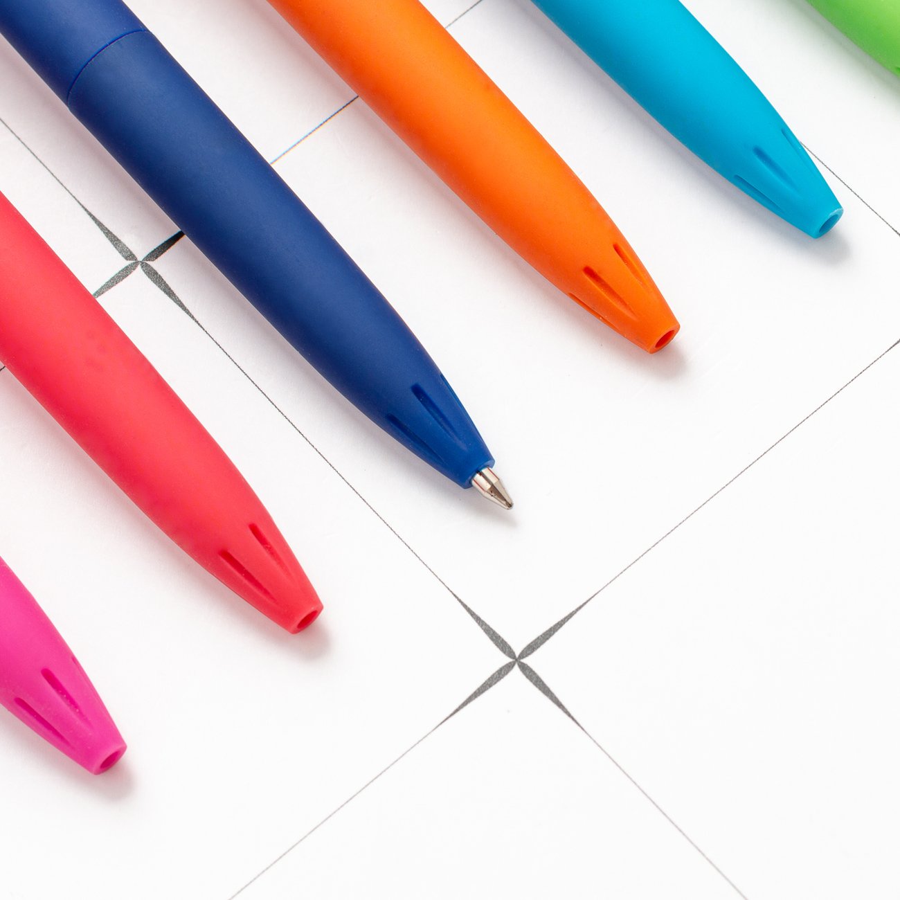 Wholesale 0.7mm Wide Colorful Plastic Rubber Coated Ballpoint Pen Custom Logo Gift Pen for Back to School Stationery