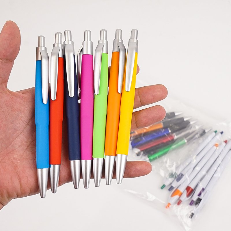 Customized Logo Promotional Cheap Retractable Plastic Black Blue Custom Pens Ballpoint Pens Classic Logo Pen