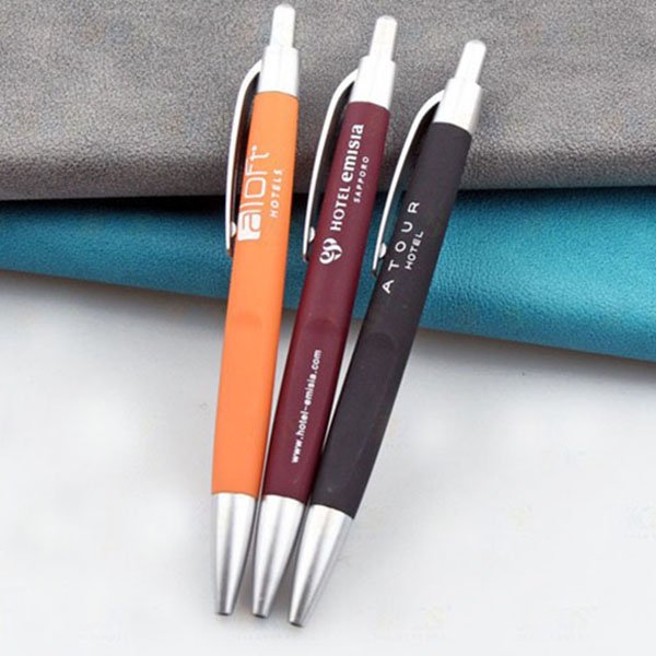 Popular Manufacture Wholesales Customized Logo Printed Rubber Coated Orange Hotel Ballpoint Pens Promotional