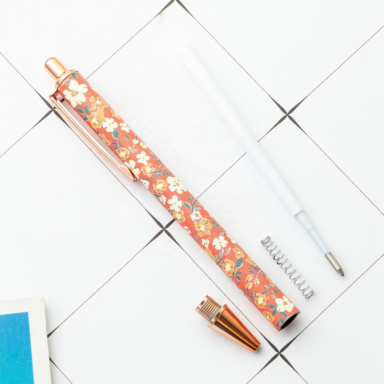 2023 High Quality Pretty Cute Pens Bling Glitter Ballpoint Pen Metal Barrel Retractable Writing Journaling Pen for Women Girl