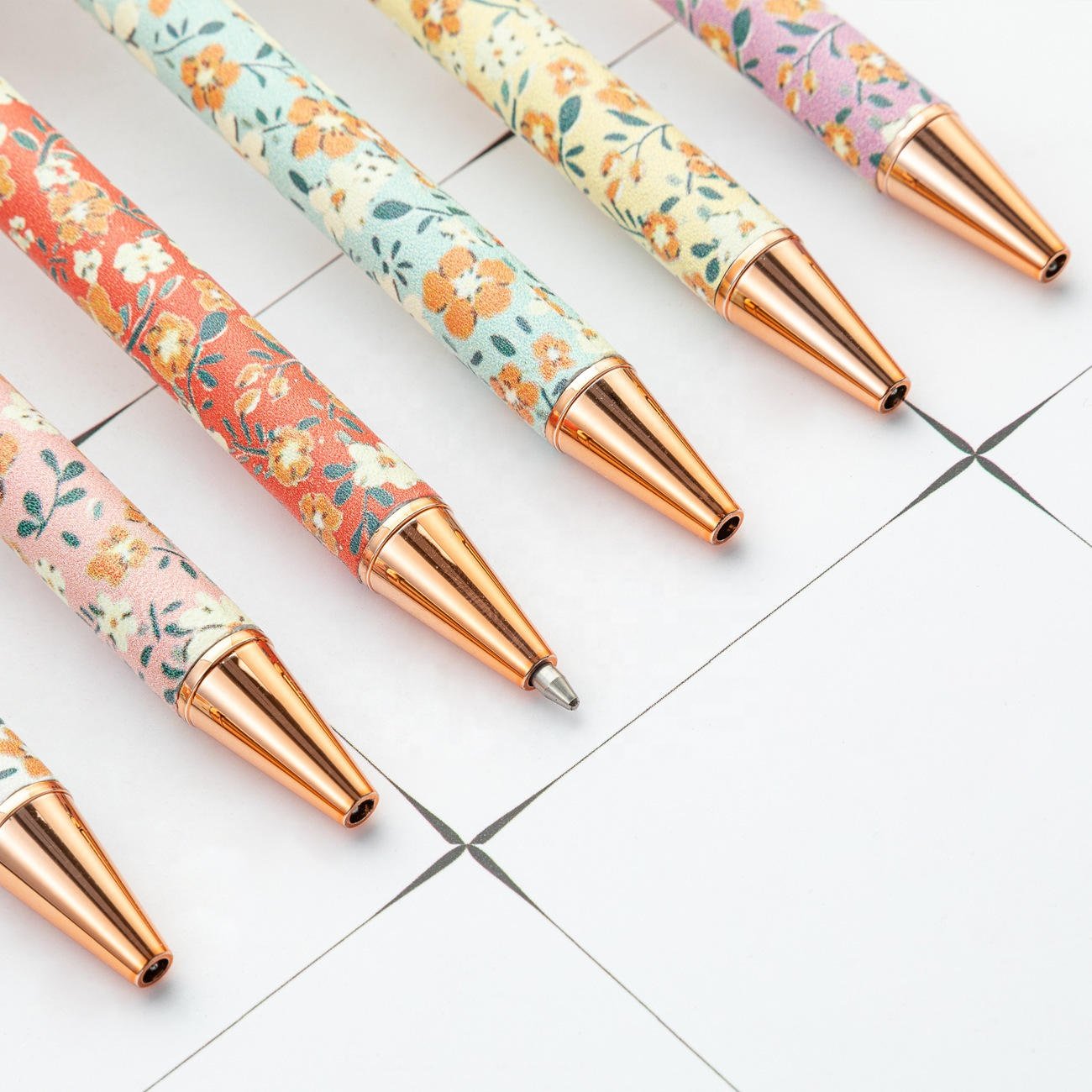 2023 High Quality Pretty Cute Pens Bling Glitter Ballpoint Pen Metal Barrel Retractable Writing Journaling Pen for Women Girl