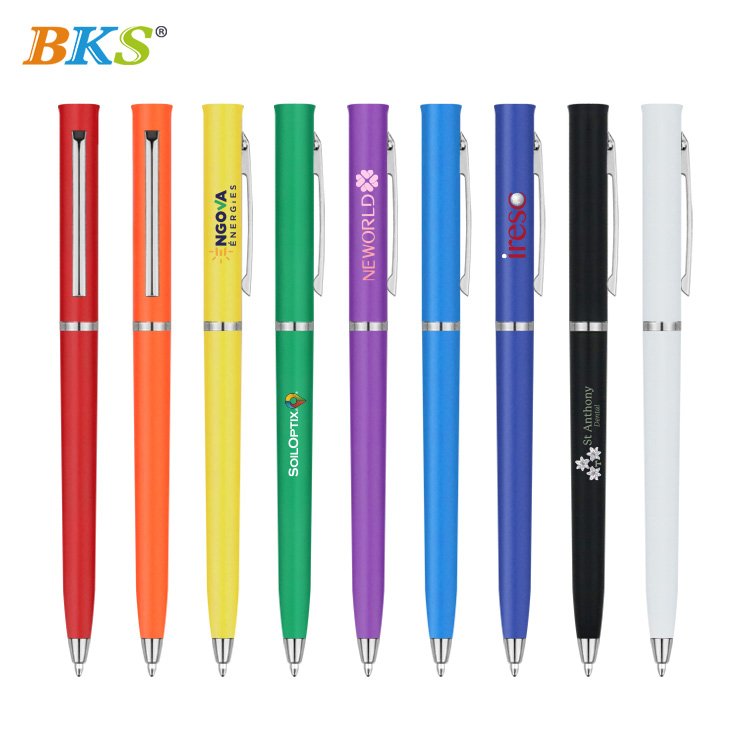 Customized Logo Promotional Ballpoint Pen 1.0mm Black Plastic Twist Pen with Novelty Body and Feather for Banner Writing