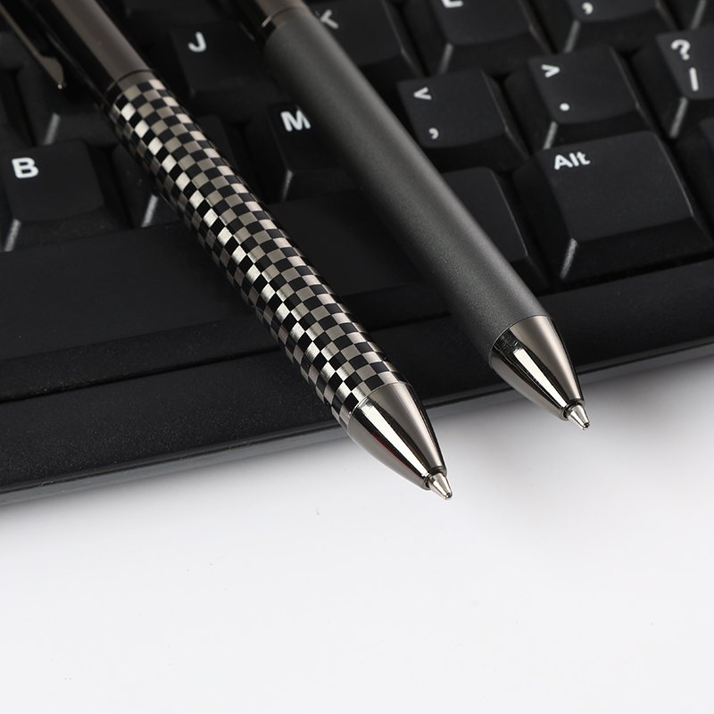 Promotional Customized Logo Business Office Gift Luxury Ballpoint Pen Metal Twist Pen Carbon Fiber Pen