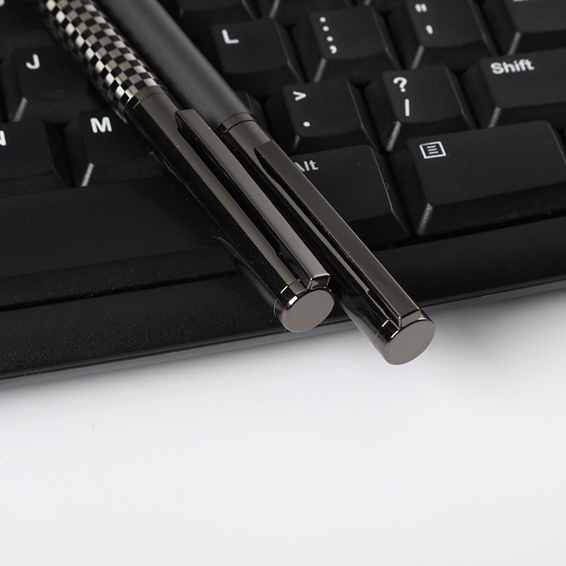 Promotional Customized Logo Business Office Gift Luxury Ballpoint Pen Metal Twist Pen Carbon Fiber Pen