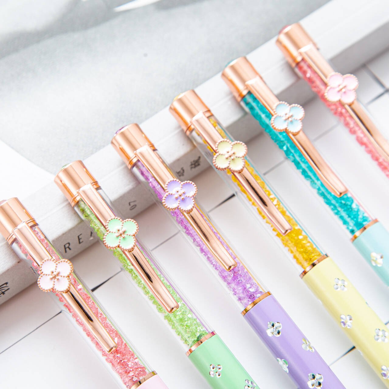 New Creative Pendant Crystal Pen Metal Rotating Pen Supports Customized Logo Clover Ballpoint Pen