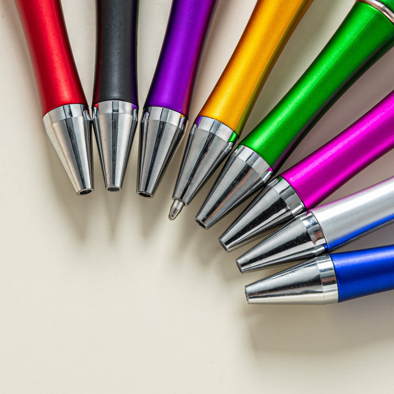 Hot selling customize logo new plastic promotional ballpoint pens with big heart top for students gifts