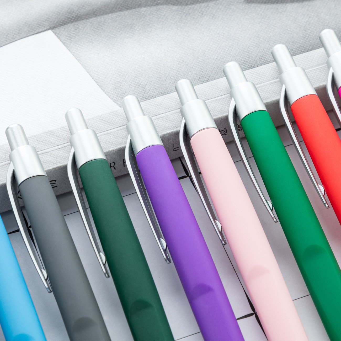Custom Logo Promotional Plastic Ballpoint Pen Cheap Plastic Pen
