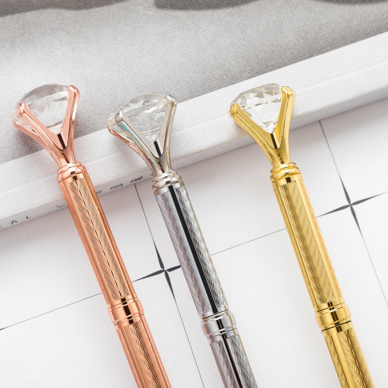 New Luxury Gifts Diamond Top Pen Metal Ball Pen Custom Ballpoint Pen