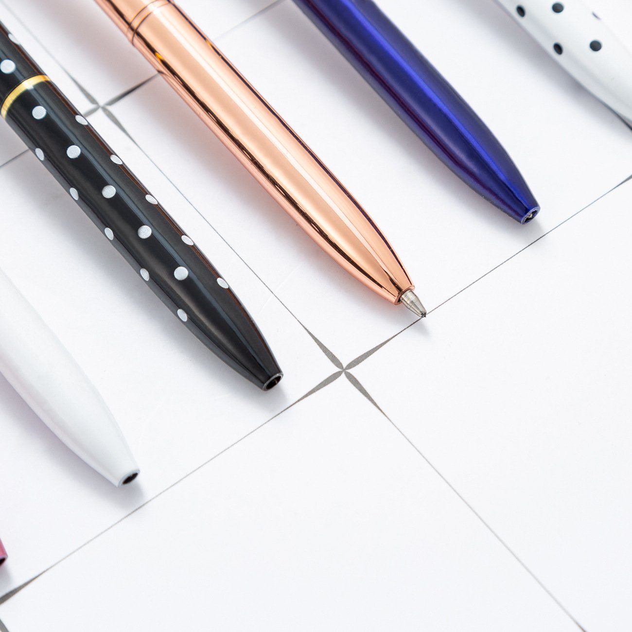 New Creative Fashion Design Metal Ballpoint Pen 1.0mm Four-leaf Clover Ballpoint Pen