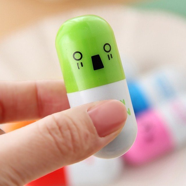 Hot-Selling Cute Portable Pill Shaped Pen Advertising Retractable mini Ballpoint Pen