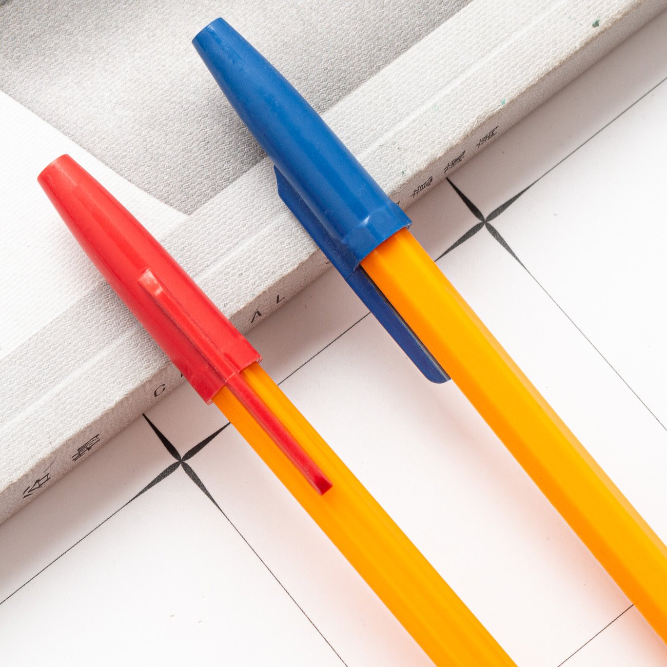 Smooth Writing Personalized Logo Business Classic Plastic Ballpoint Pen For Office