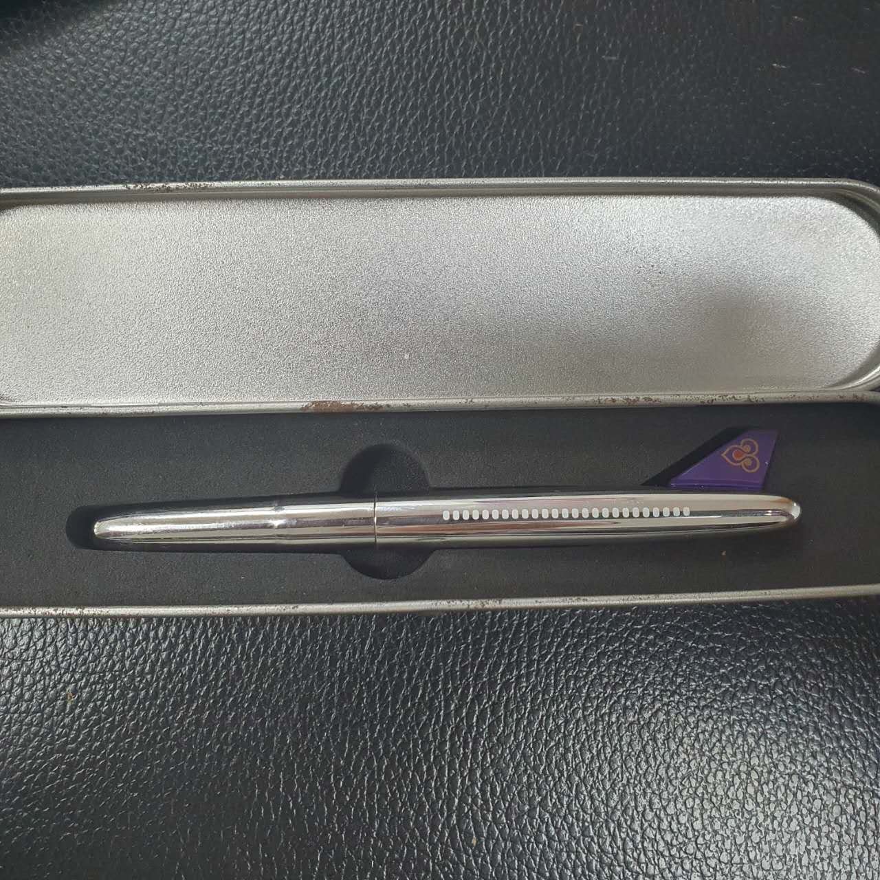 AirAsia space plane pen advertisement Silver Aviation Airplane Pens airline stewardess aerial ballpoint pen with empennage