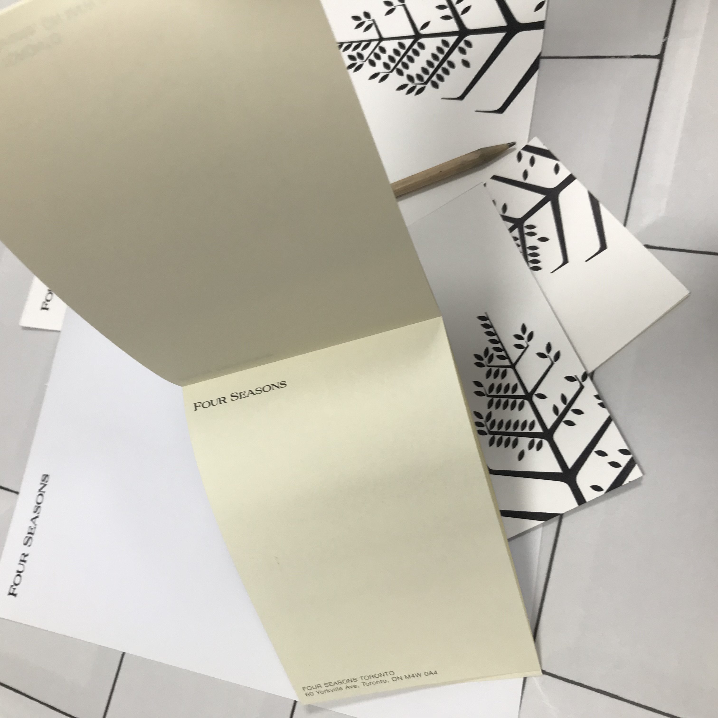 Customized A4 Black Gold Foil Hotel Gift Corporate Jotter Drawing Paper Memo Steno Notepad with Logo