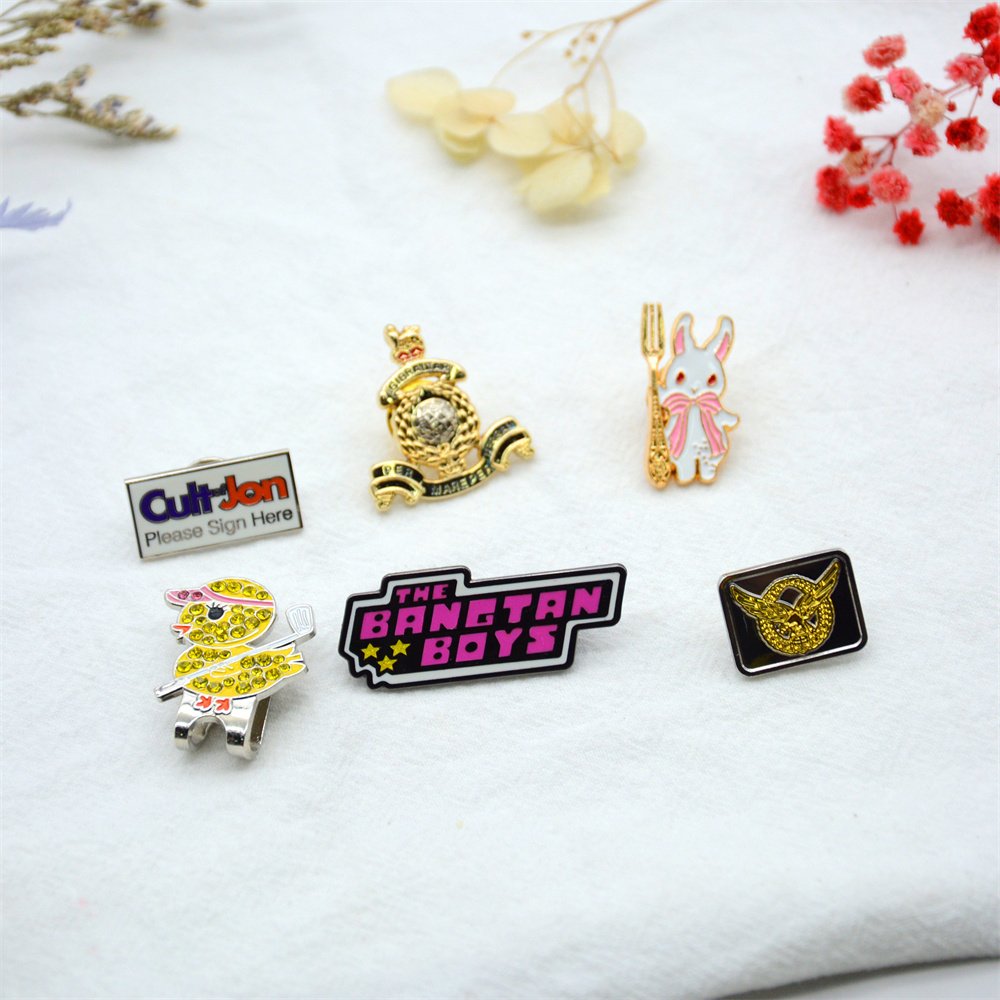 Wholesale Metal Pins Supplier Glitter Brooch Anime Hard Enamel pin Soft Lapel Badge Manufacturer Custom Enamel Pin