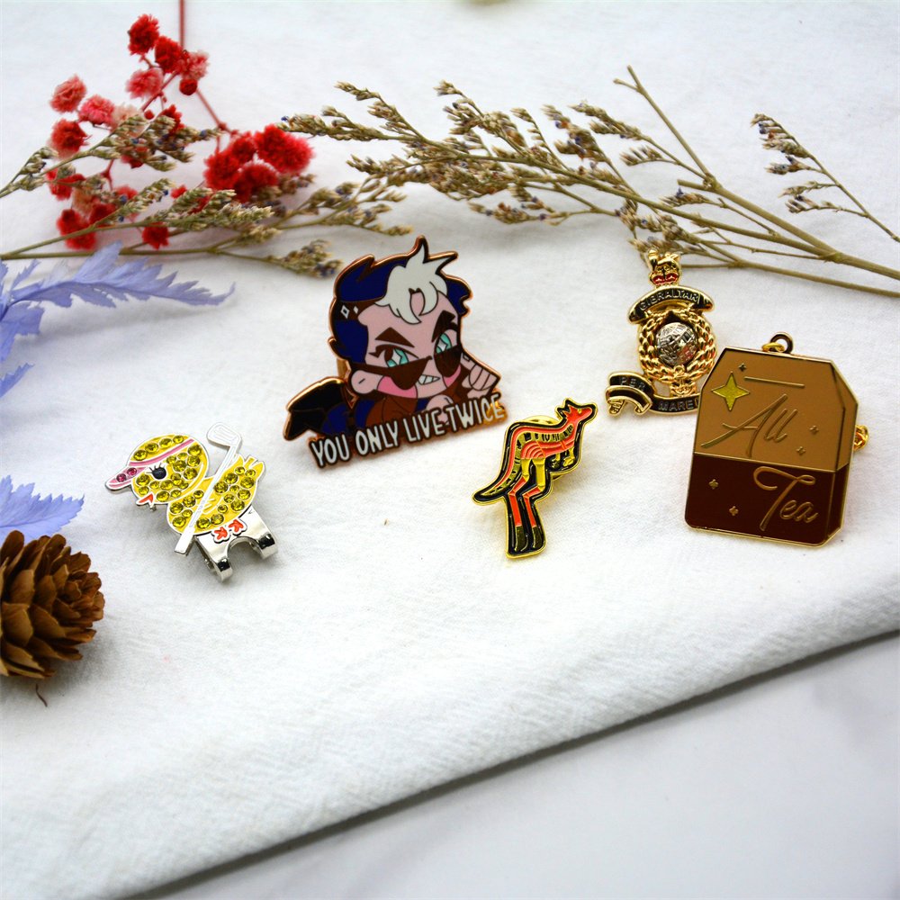 Wholesale Metal Pins Supplier Glitter Brooch Anime Hard Enamel pin Soft Lapel Badge Manufacturer Custom Enamel Pin