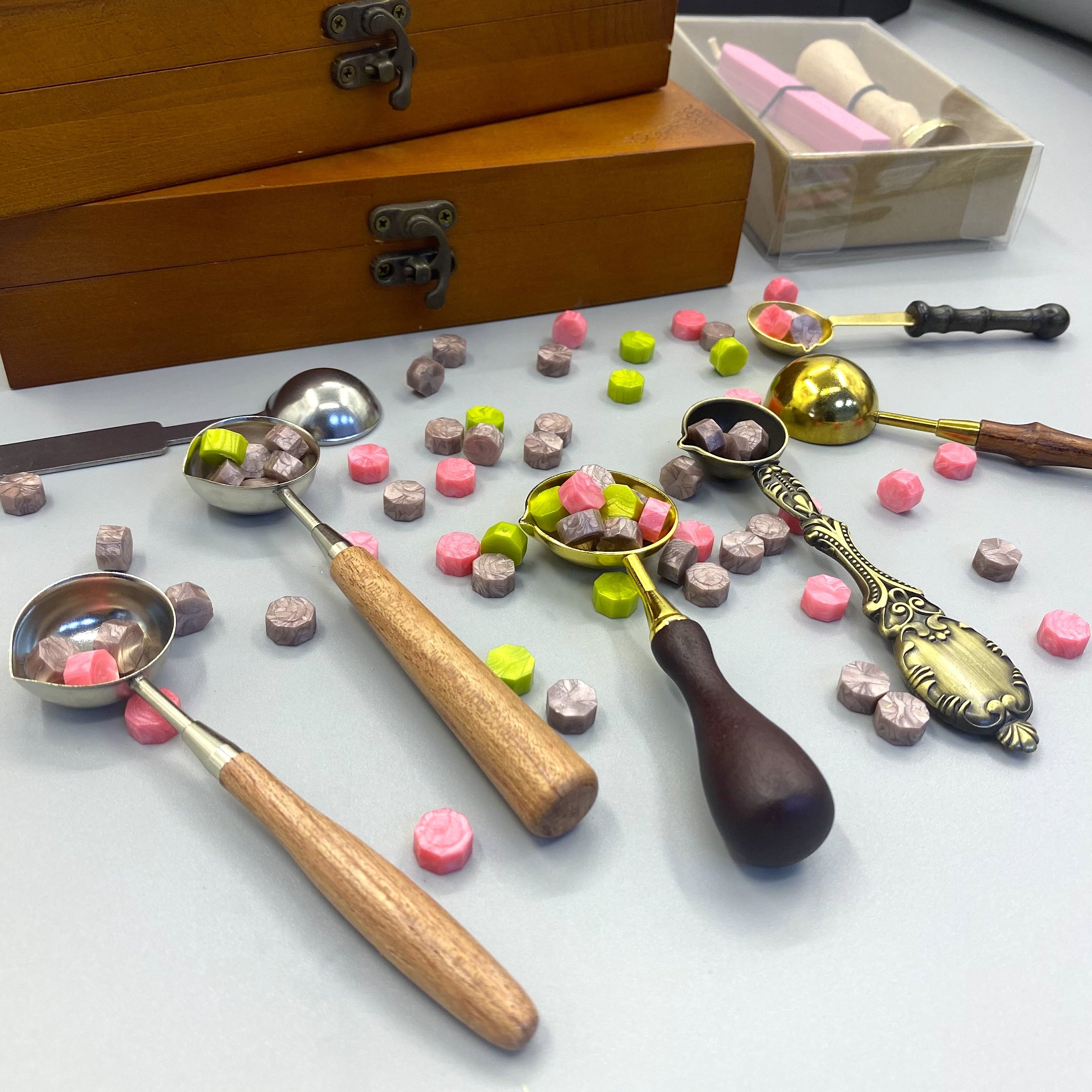 The hot selling office use metal and wooden handle wax seal stamp