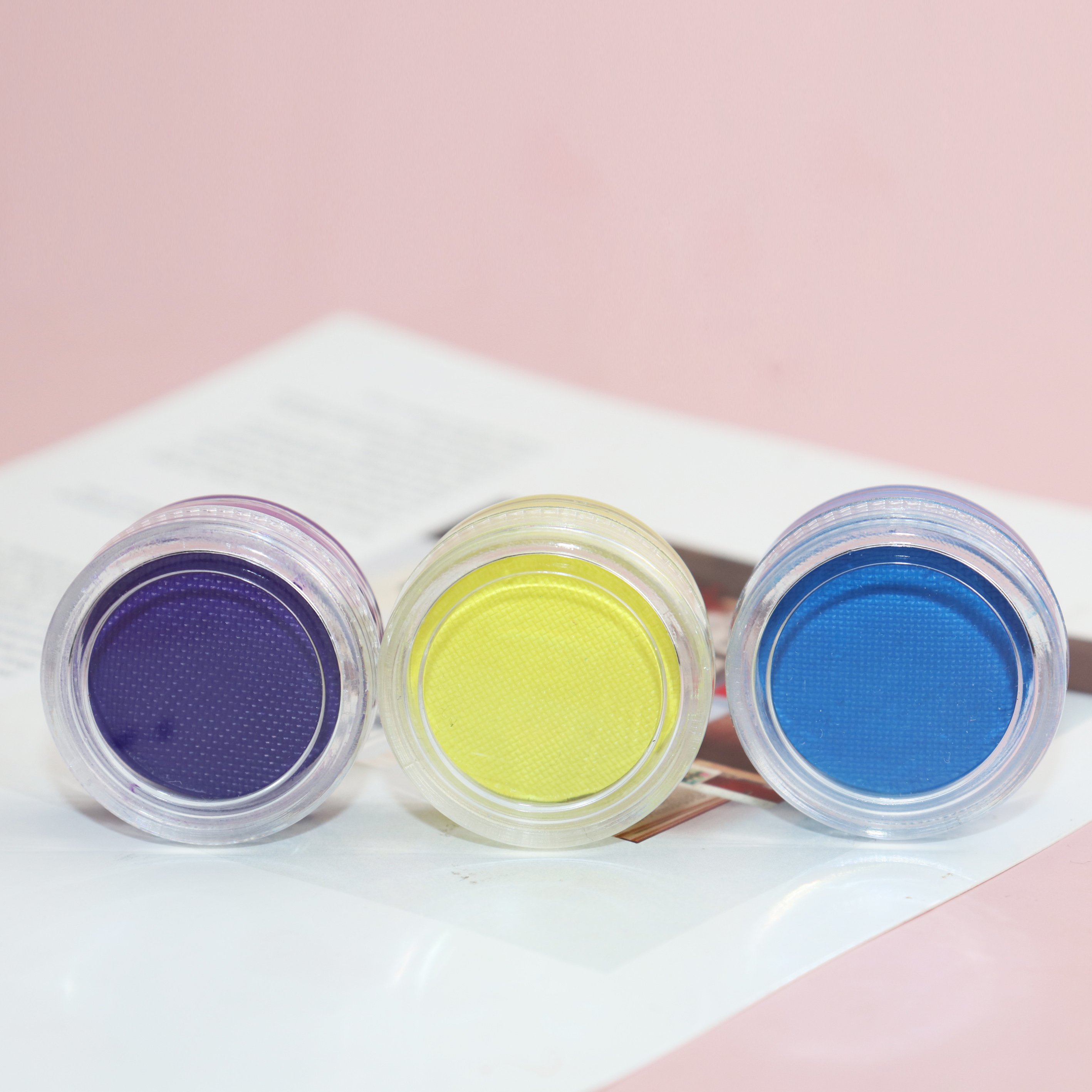 No Logo Waterproof UV Neon Glow Eye Liner Water-Based Activated Glow Mineral-Based Gel Wet Cosmetic for Enhanced Look