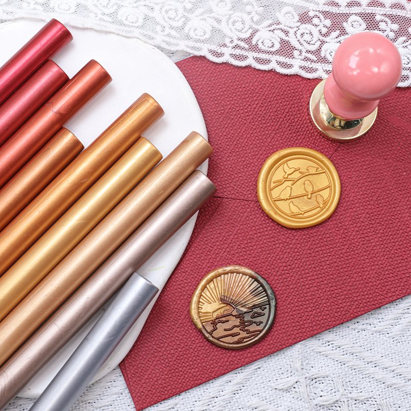 Customized Vintage Style Resin and Metal Glue Gun with Hot Melt Sealing Wax Sticks for Wedding Office Gift & Home Decoration